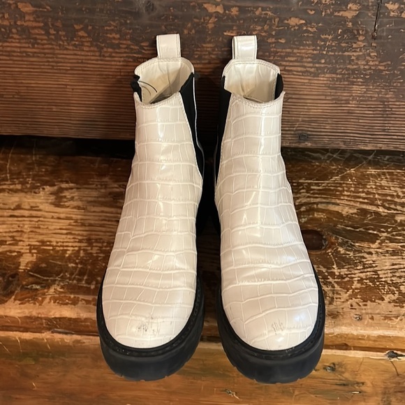 Steve Madden Tyclone White Croc Chelsea Boots Platform Size 7 - Picture 3 of 7